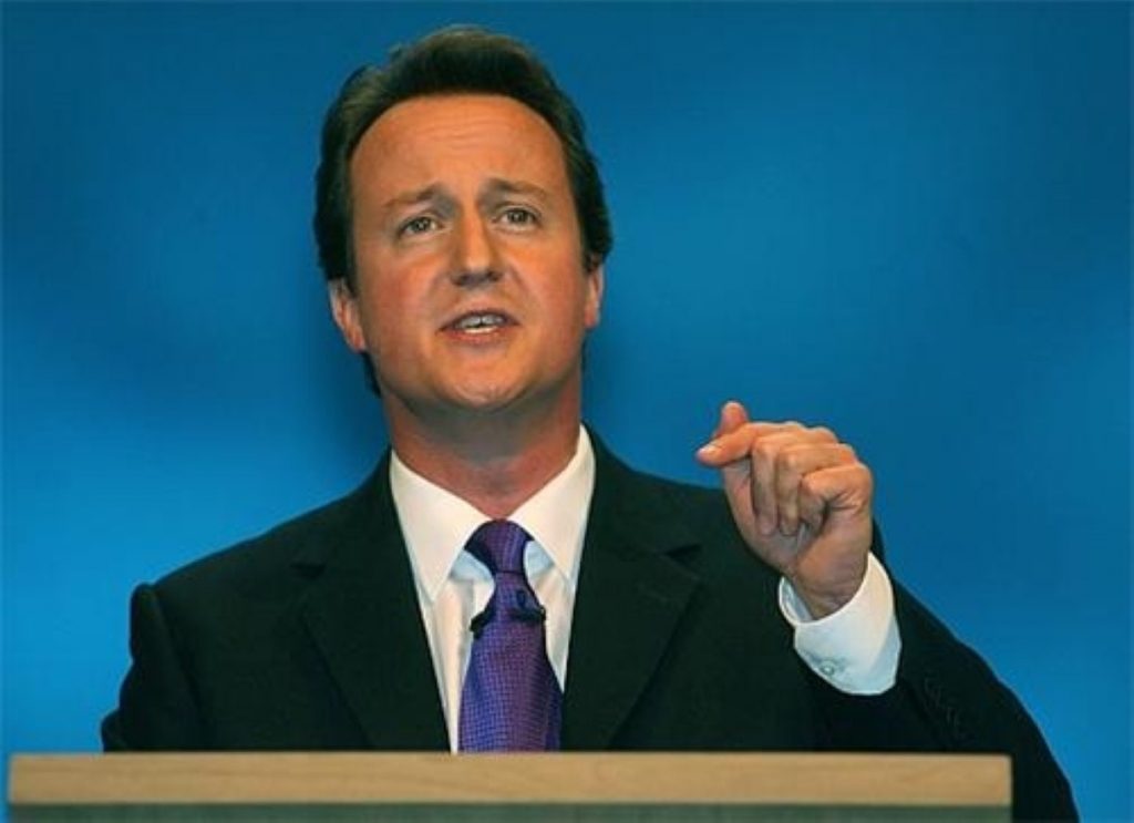 David Cameron attacks Tony Blair over prison crisis in PMQs