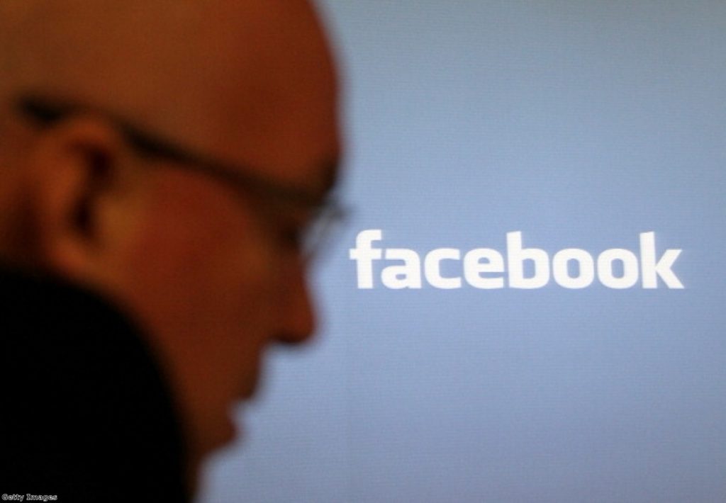 Cameron threatens to block social media companies that do not cooperate with security services