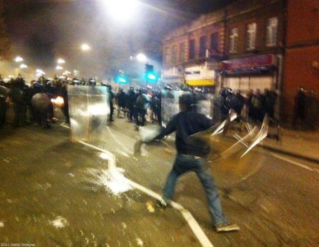 Protesters riot in Tottenham