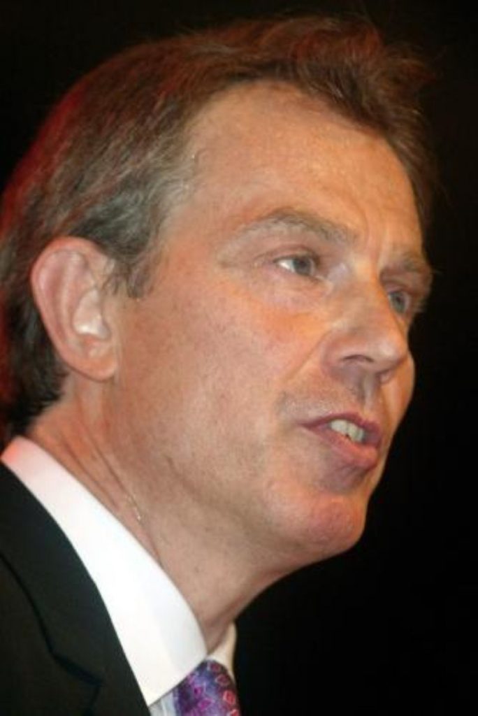 Tony Blair delays his holiday to work for a UN resolution on Lebanon