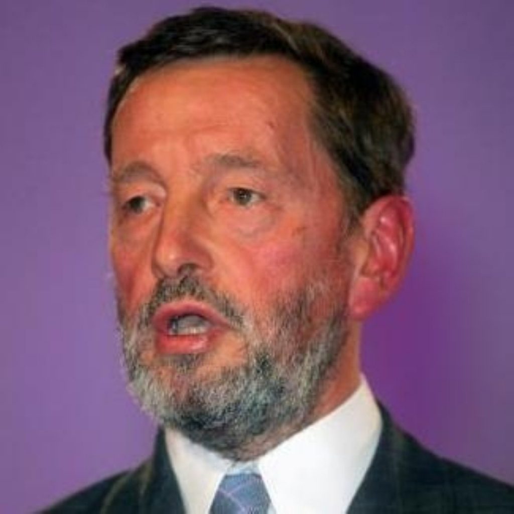 Blunkett backs stop and search calls