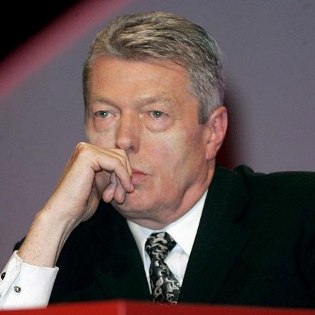 Alan Johnson says Tory immigration policy helps extremists