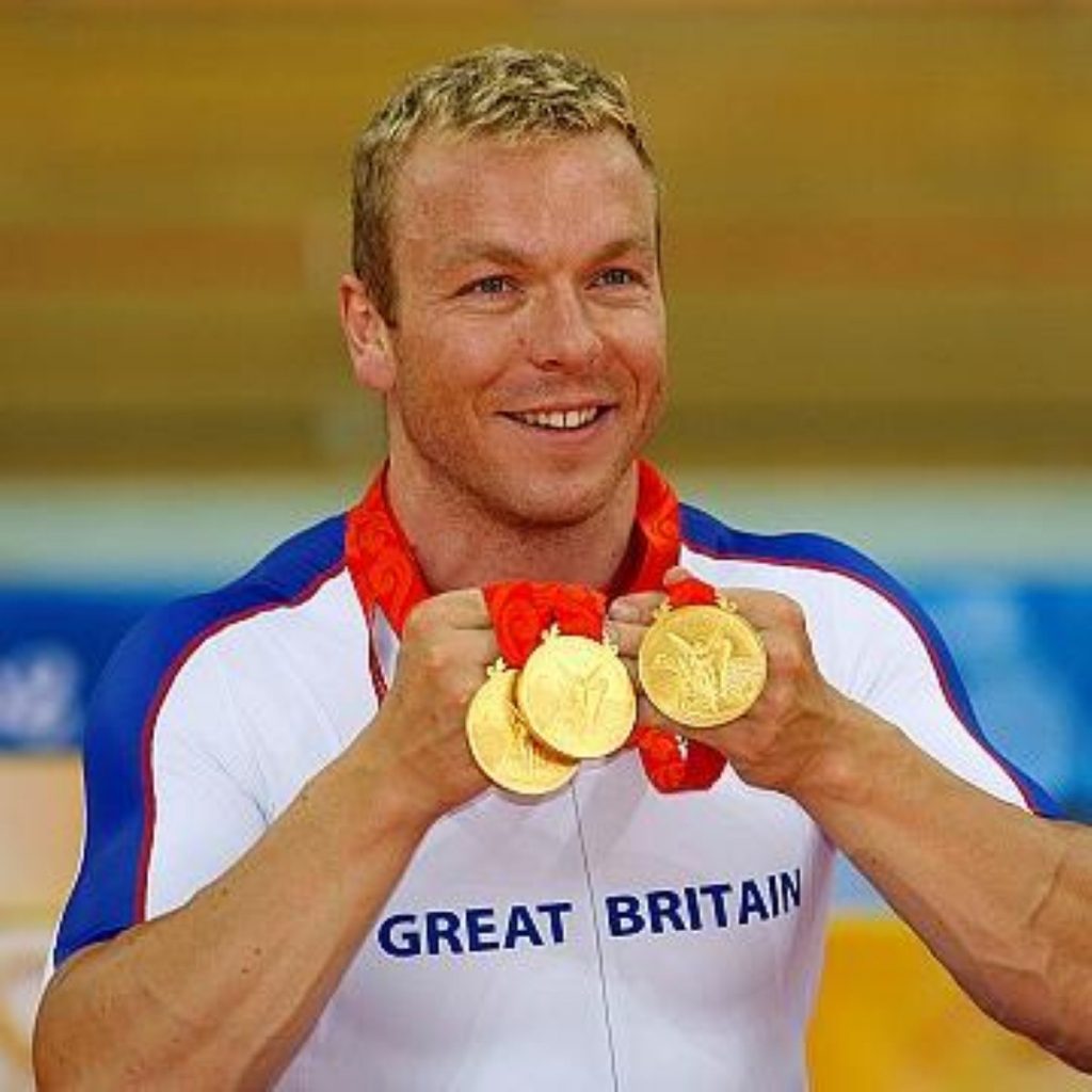 Triple gold medallist Chris Hoy knighted in Queen's new year honours list