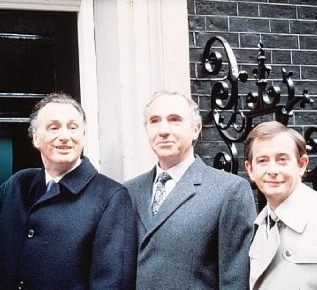 The programme 'Yes Minister' painted the relationship between politicians and civil servants as essentially hostile