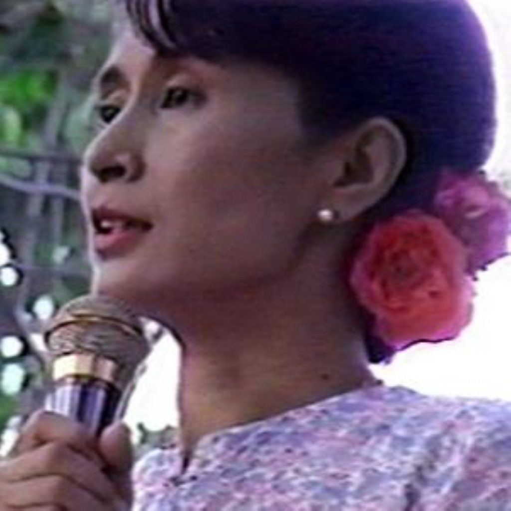 Ms Suu Kyi campaigning