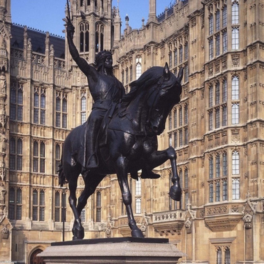 A statue of Richard Lionheart outside parliament